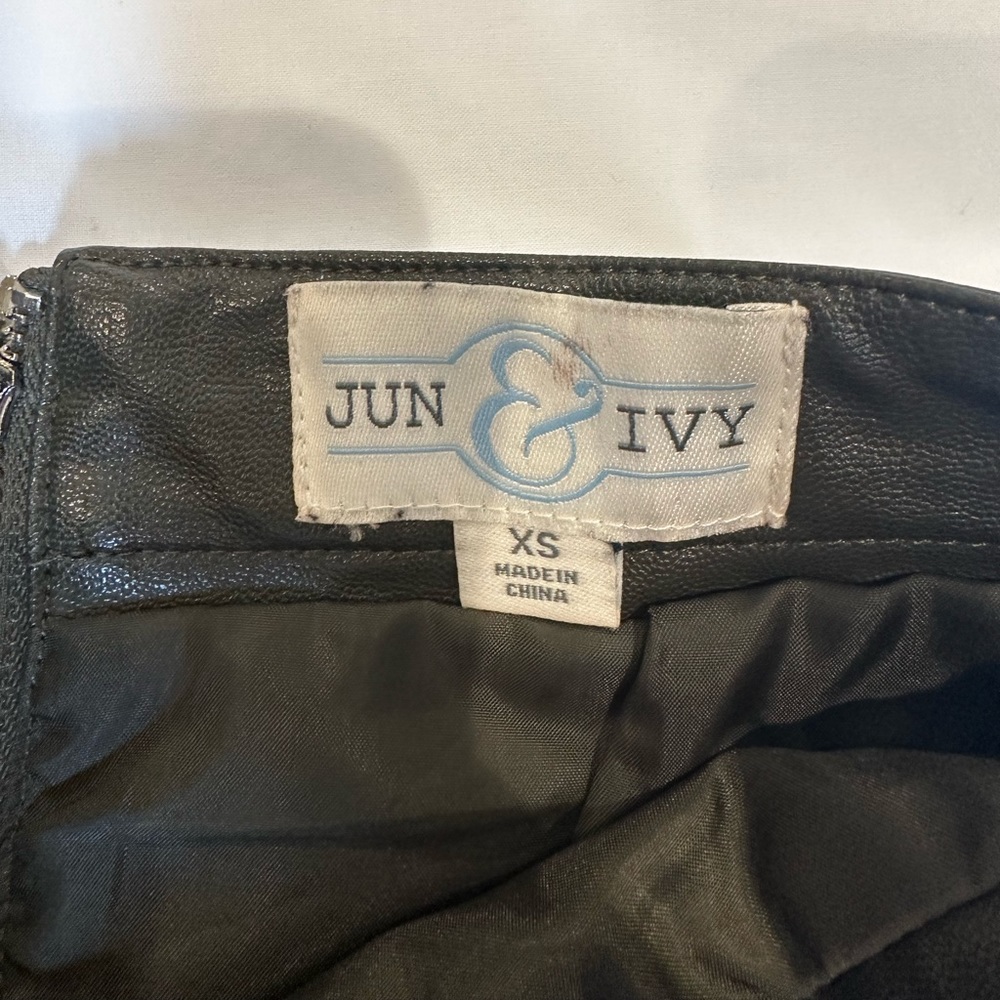 Olive green leather skirt - Picture 3 of 4
